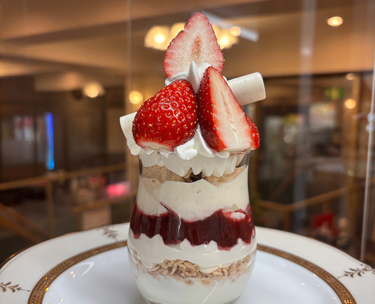 苺のミニパルフェ